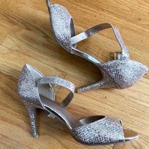 Size 6.5 Gold Heels - NEW